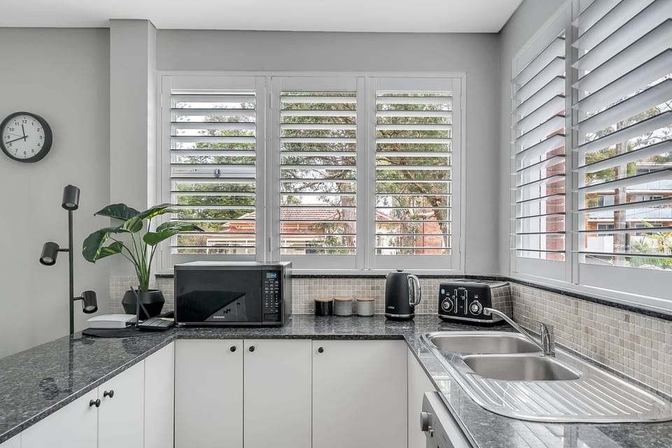 The kitchen has everything you could possibly need.