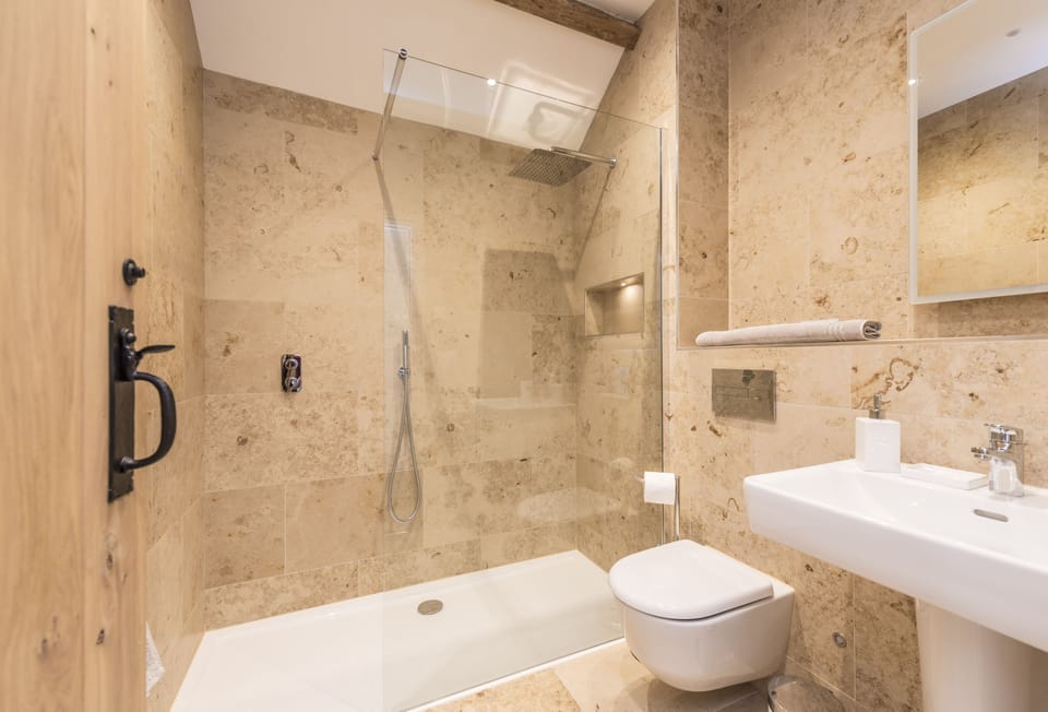 Furlongs, Abbotsbury: En-suite shower room
