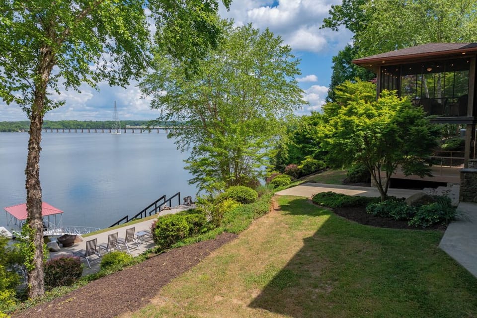 Lake view from back of Graceland