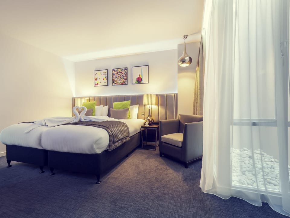 Executive Twin Room, 2 Twin Beds | In-room safe, desk, laptop workspace, blackout drapes