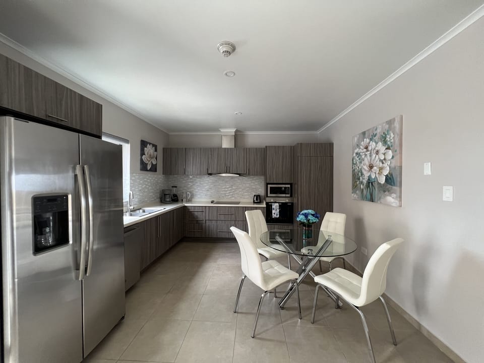 Fully equipped kitchen with stackable washer and dryer.