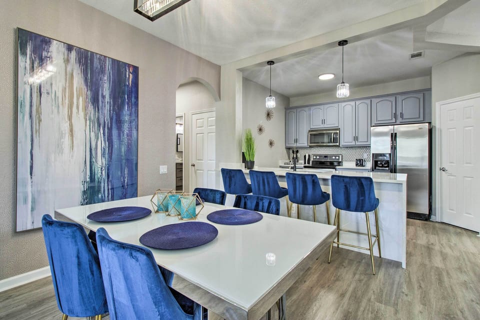 Dining Room | Dishware/Flatware Provided
