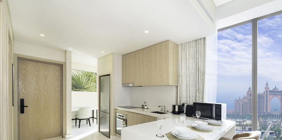 Deluxe Apartment | Private kitchen | Full-size fridge, microwave, oven, electric kettle