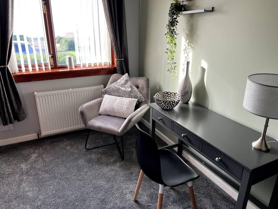 House | 5 bedrooms, iron/ironing board, free WiFi, bed sheets