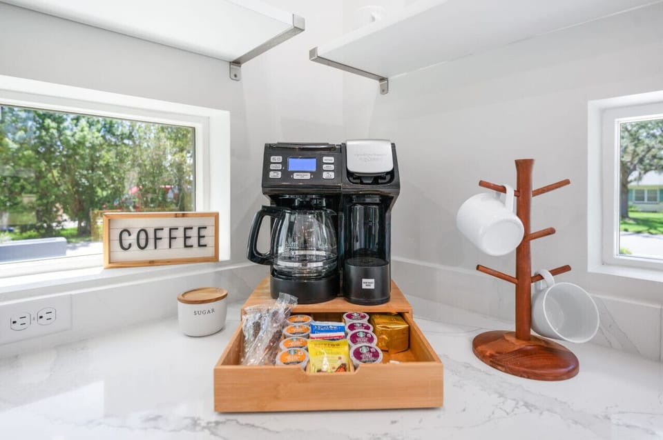 Coffee station with complementary Keurig coffee pods and assorted tea.
