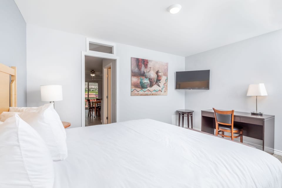 Family Suite, 1 King Bed with Sofa bed, Non Smoking, Pool View | Premium bedding, pillowtop beds, desk, blackout drapes