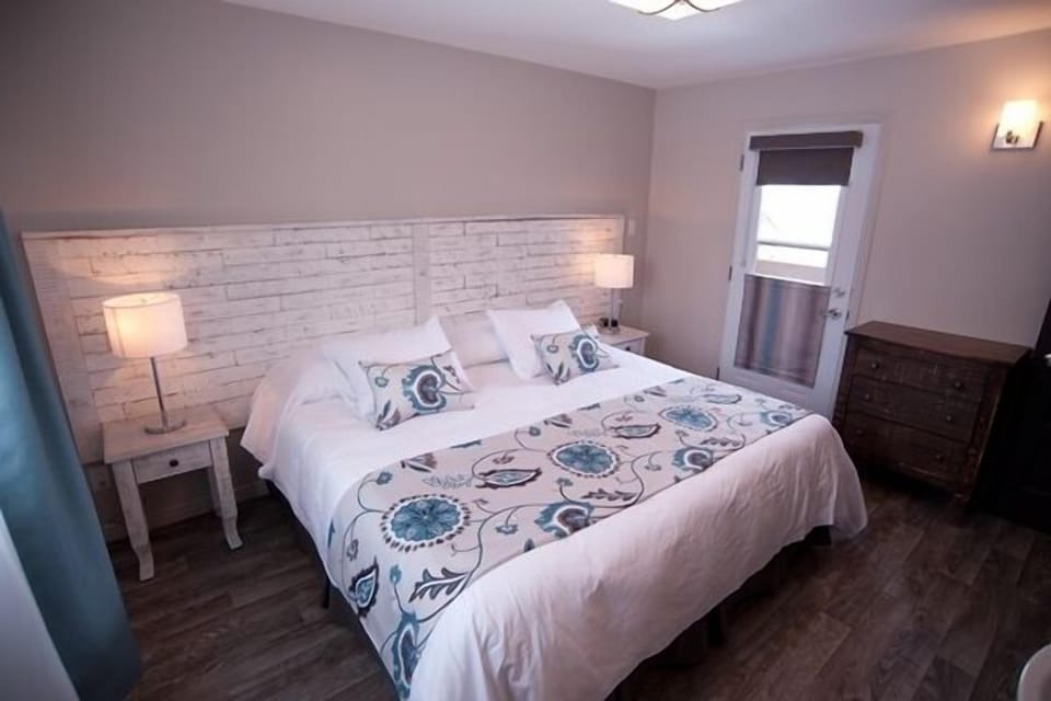Soundproofing, iron/ironing board (on request), WiFi (free), bed sheets