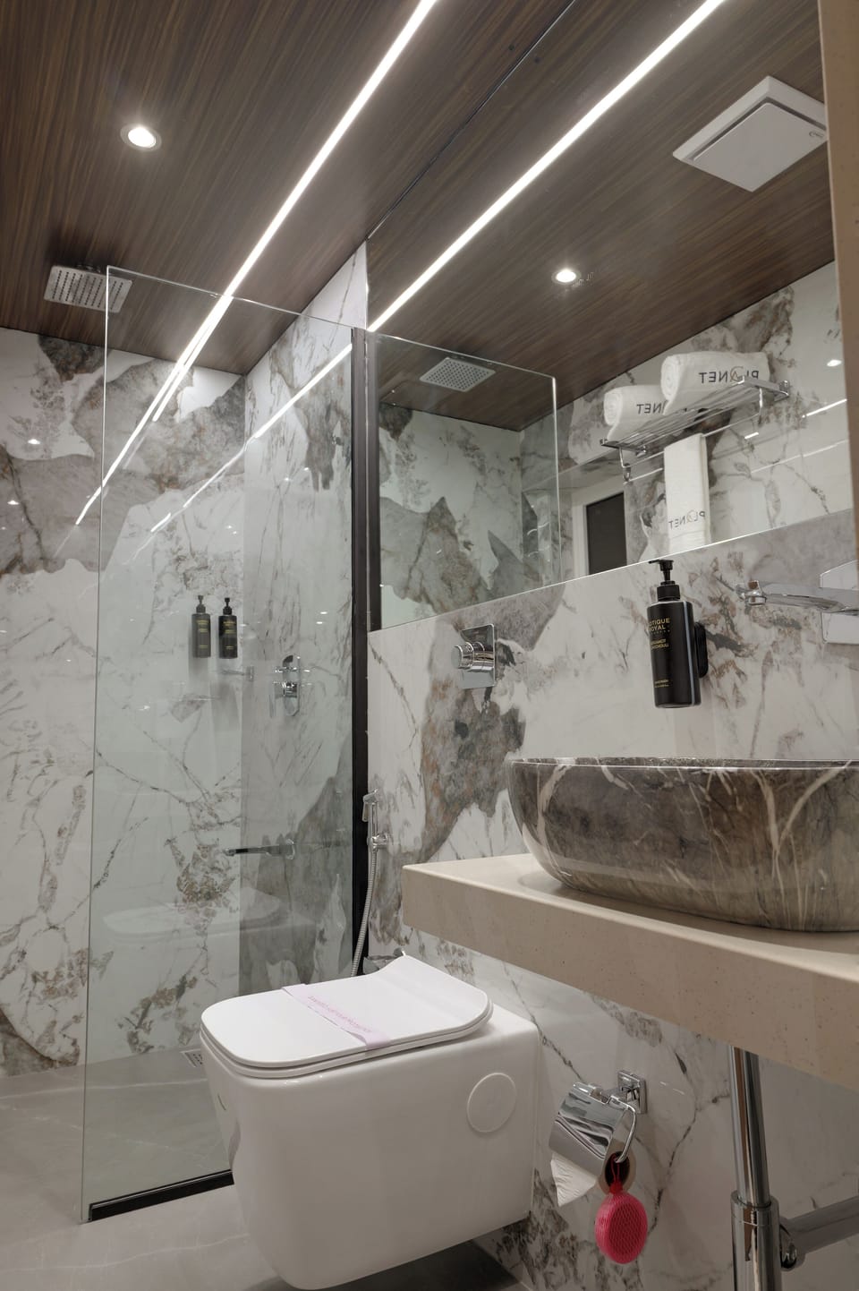 Basic Double Room | Bathroom | Shower, free toiletries, hair dryer, slippers