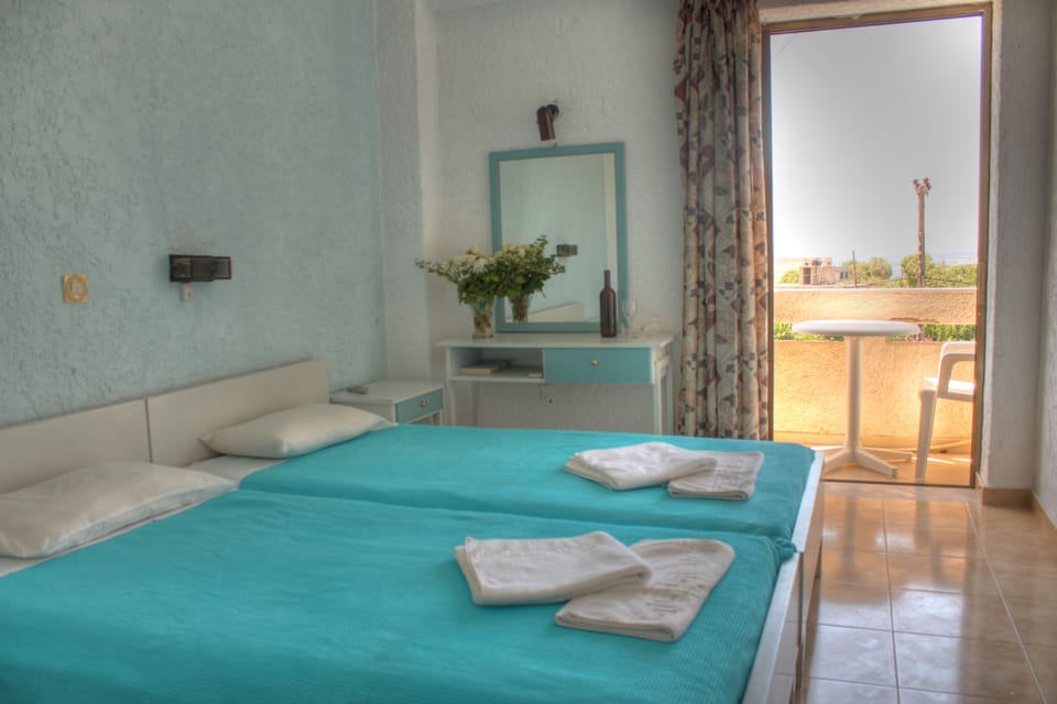 Free cribs/infant beds, rollaway beds, free WiFi, bed sheets