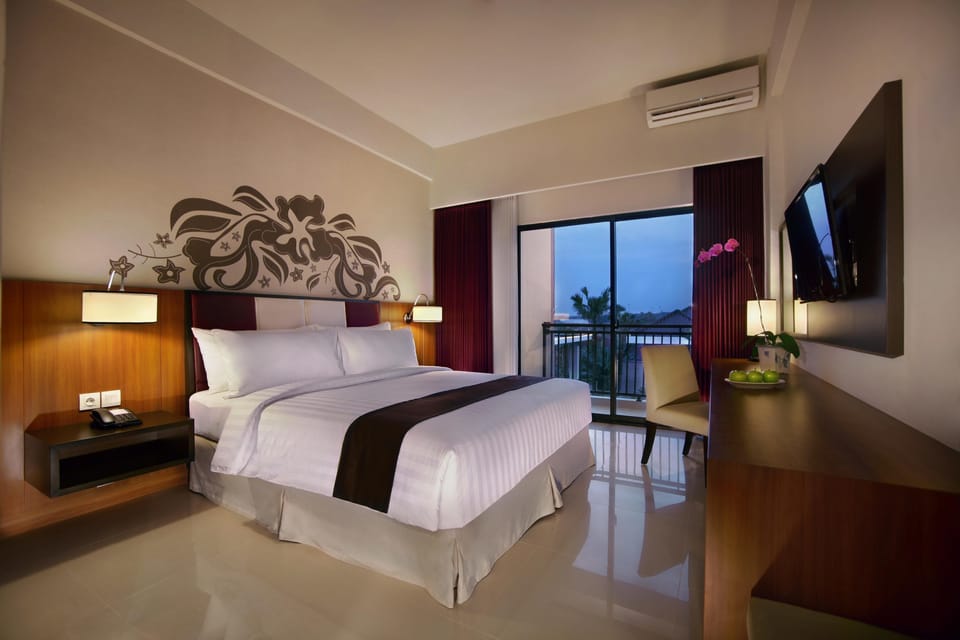 In-room safe, desk, laptop workspace, soundproofing