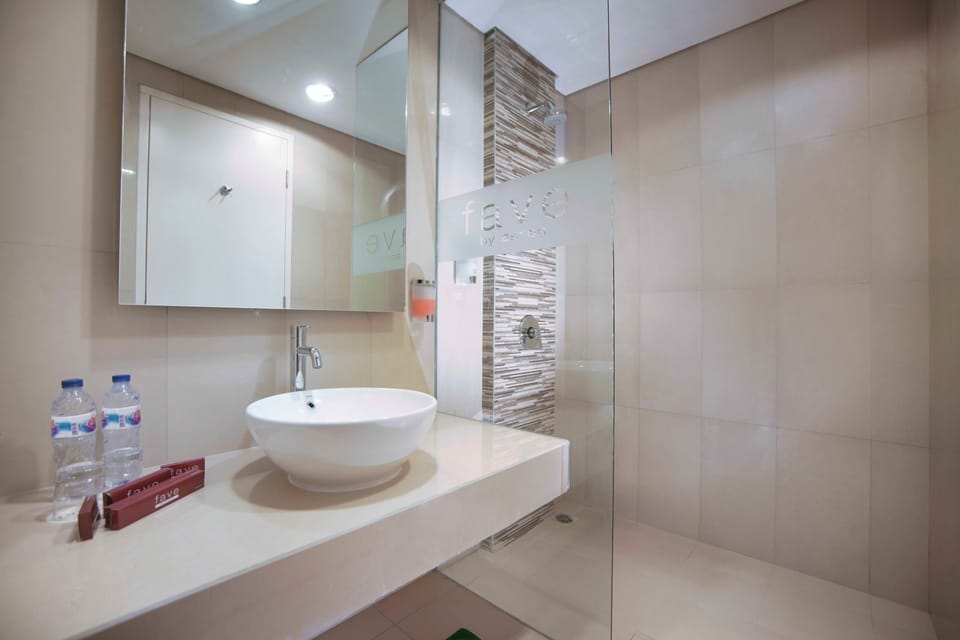 Shower, free toiletries, hair dryer, towels