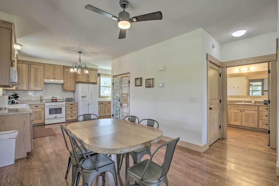 Dining Room | Dishware & Flatware Provided