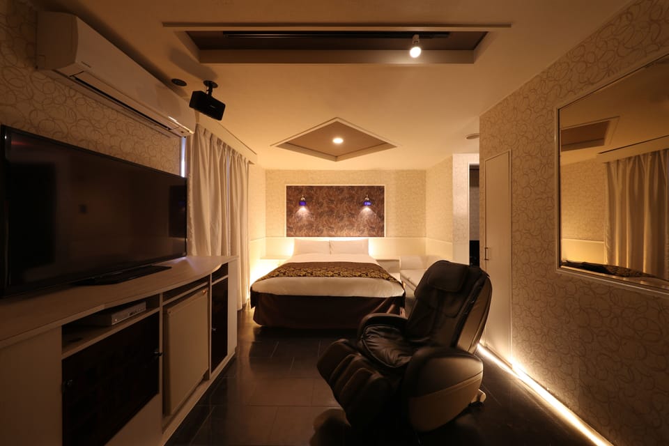 Standard Room (Couples Hotel) | Premium bedding, individually decorated, individually furnished, desk