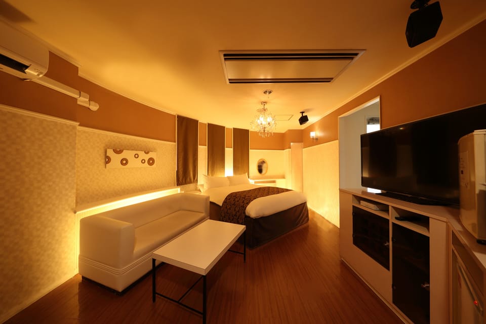 Premium bedding, individually decorated, individually furnished, desk