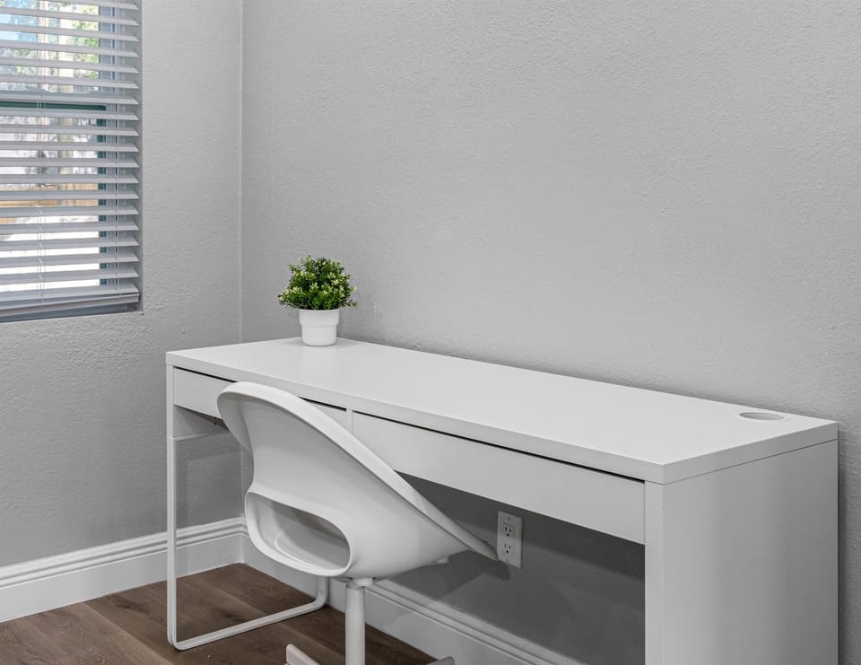 Need a space for emergency meetings during your stay? We got you! Have your own working area in this beautiful property. If you have any questions, feel free to send us a message!