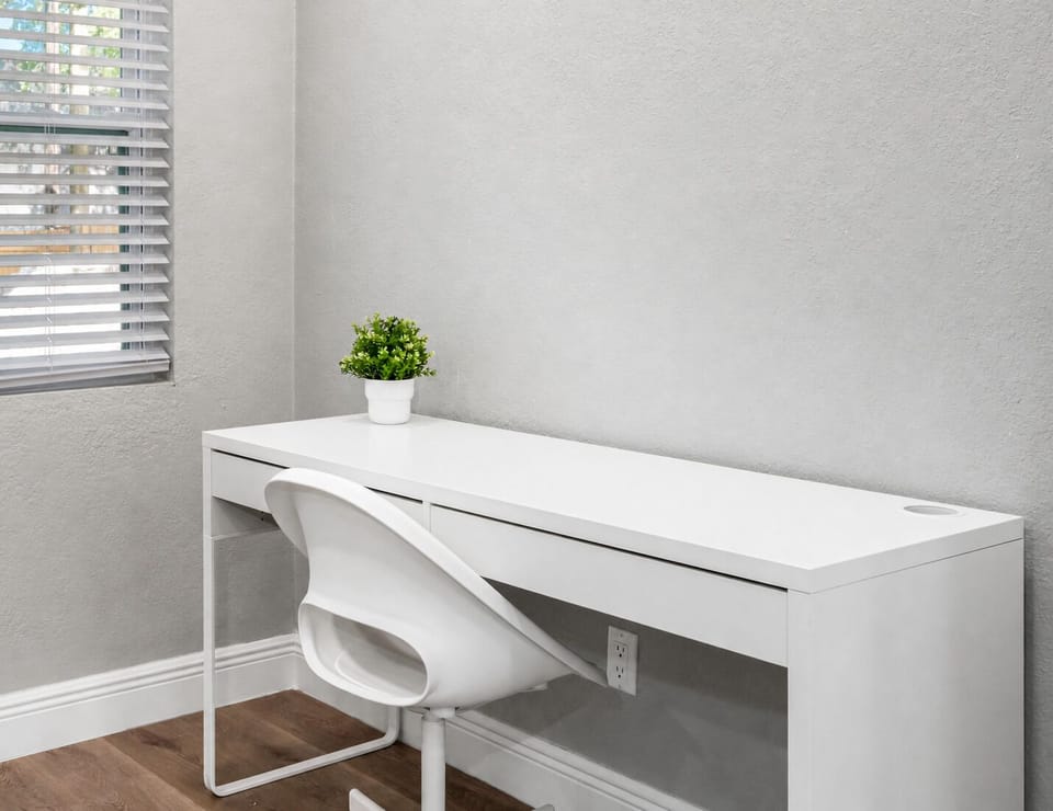 Need a space for emergency meetings during your stay? We got you! Have your own working area in this beautiful property. If you have any questions, feel free to send us a message!