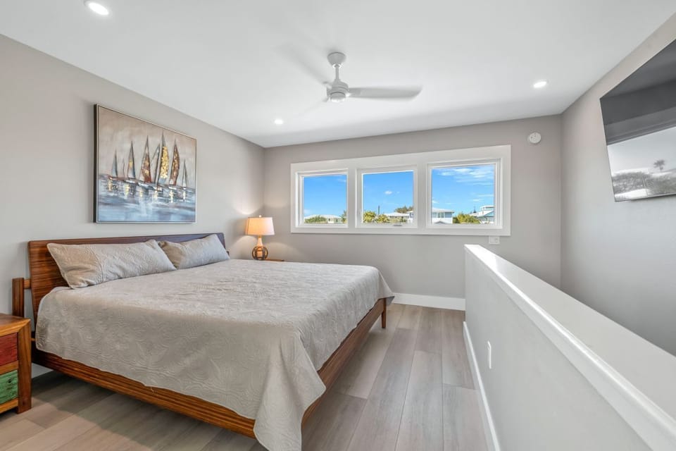King sized bed with gorgeous views of the island