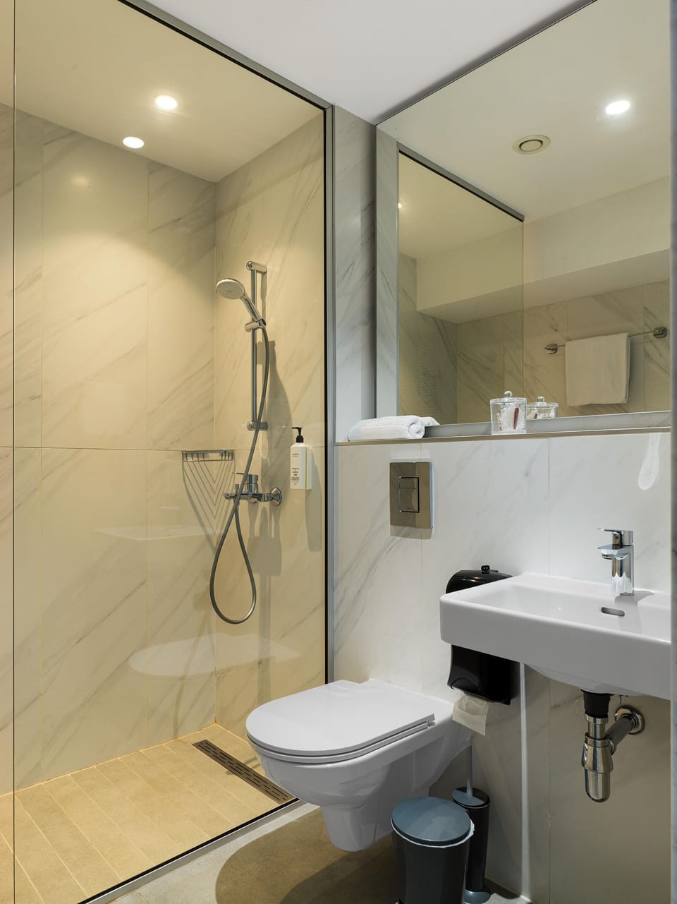 Superior Double Room | Bathroom | Free toiletries, hair dryer, towels