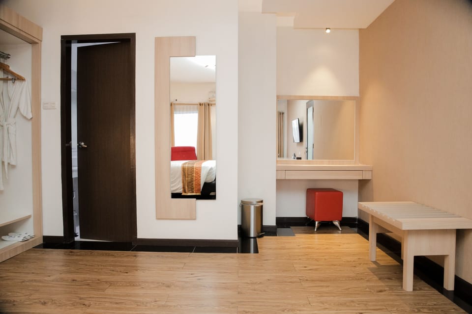 Grand Suite | Premium bedding, minibar, in-room safe, desk