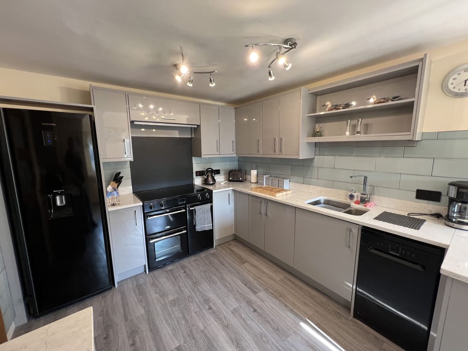 Cottage | Private kitchen | Fridge, electric kettle, cookware/dishes/utensils