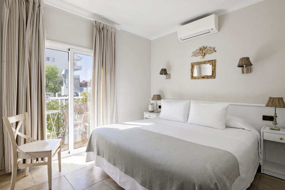 Double Room, Balcony | Desk, iron/ironing board, free cribs/infant beds, free WiFi