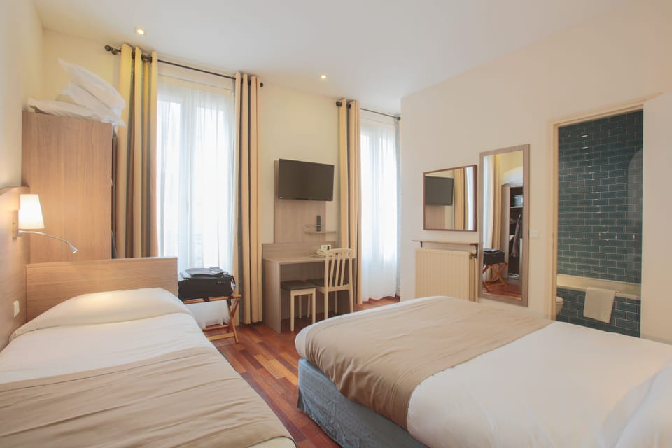 Family Room | In-room safe, desk, soundproofing, cribs/infant beds