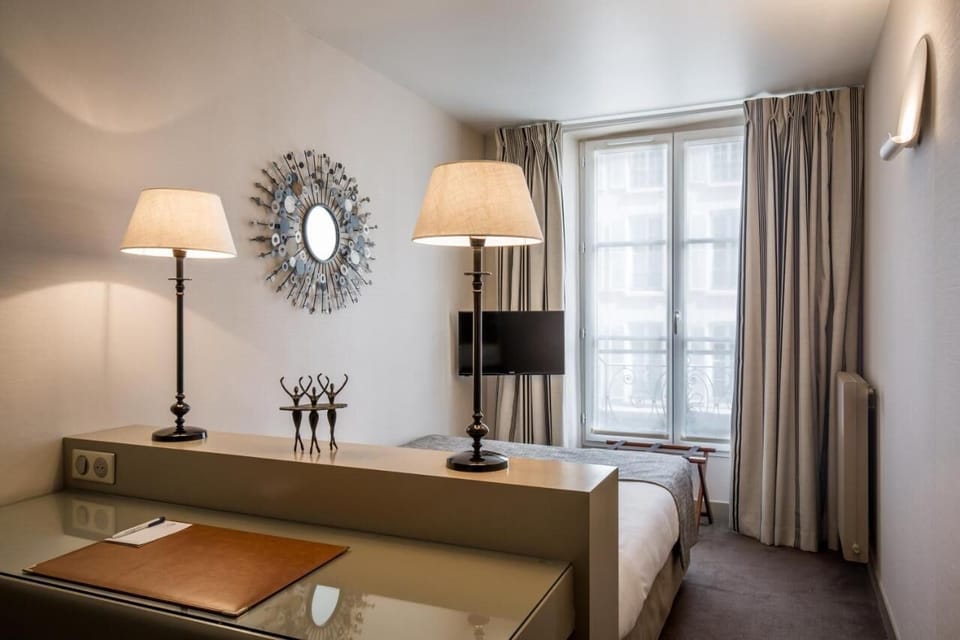 Classic Double Room | In-room safe, desk, blackout drapes, soundproofing