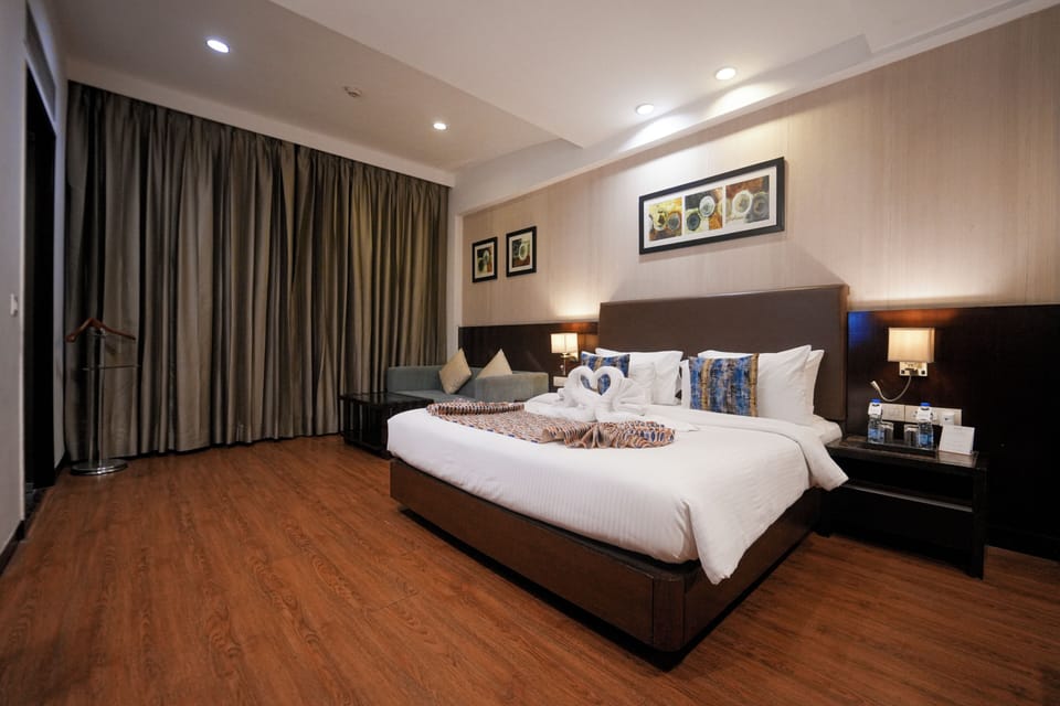 Deluxe Room | Living area | LCD TV