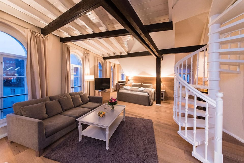 Guenter Grass-Suite, Non Smoking, additional maisonette bedroom | 1 bedroom, hypo-allergenic bedding, in-room safe, individually decorated