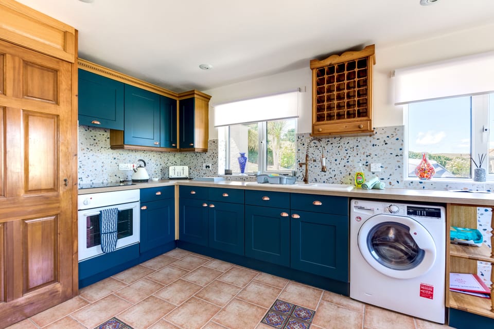 Fridge, electric kettle, toaster, cookware/dishes/utensils