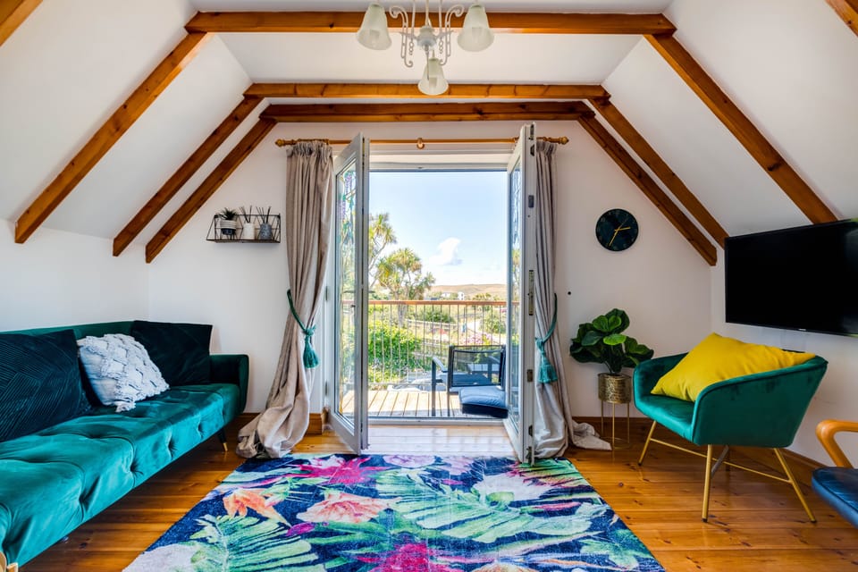 2 bedrooms, individually decorated, individually furnished, free WiFi