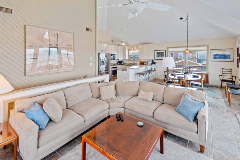 Surf-or-Sound-Realty-1018-Sound-Wave-Great-Room-1