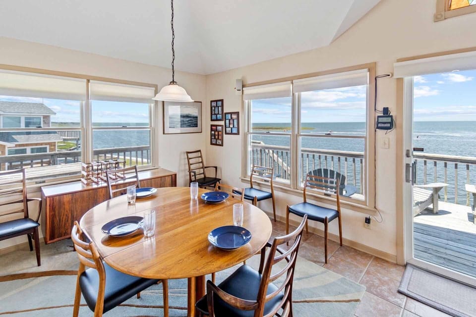 Surf-or-Sound-Realty-1018-Sound-Wave-Dining-Area-1