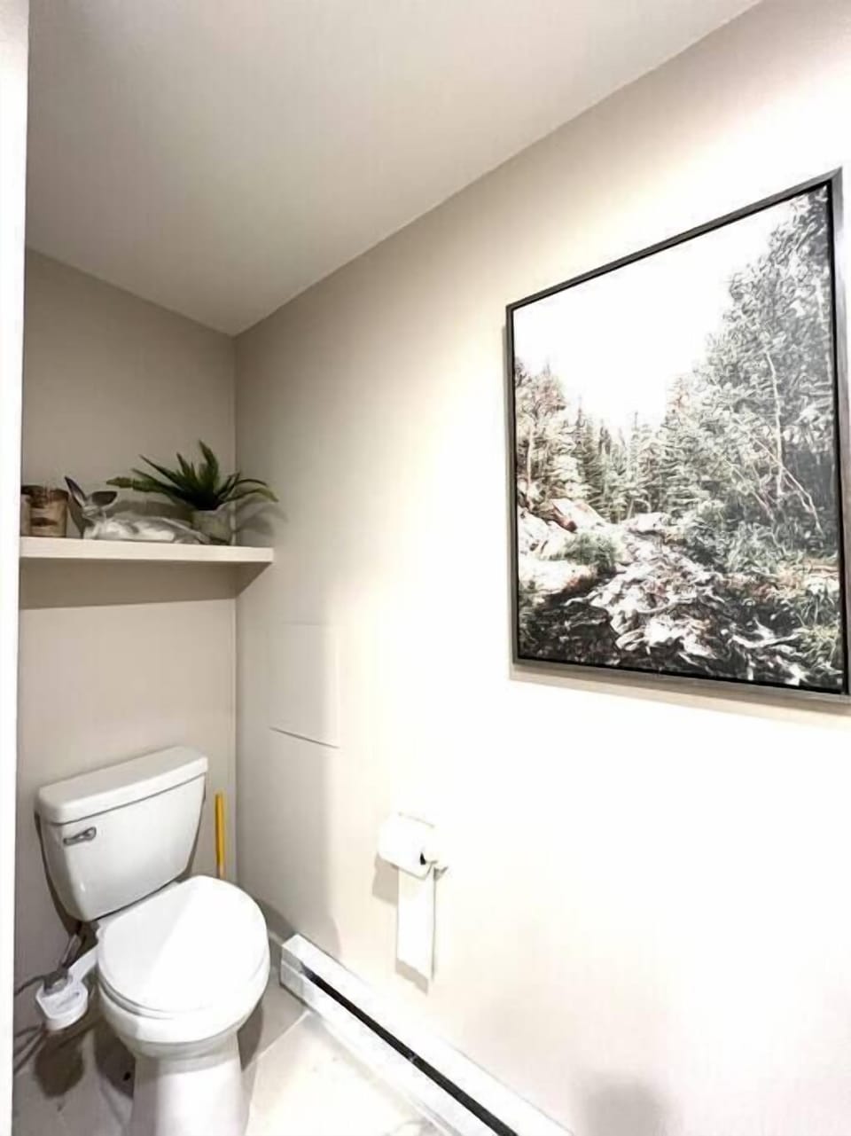 Guests' Bathroom 