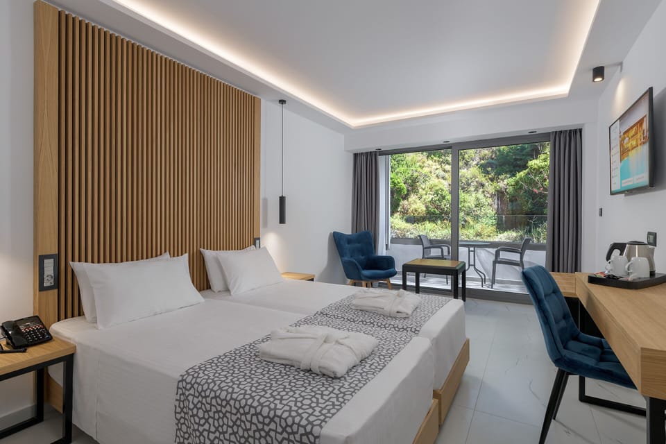 Superior Double or Twin Room, Mountain View | Hypo-allergenic bedding, in-room safe, laptop workspace, blackout drapes