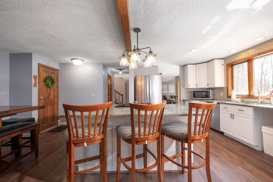 Kitchen island with cooktop and additional seating.