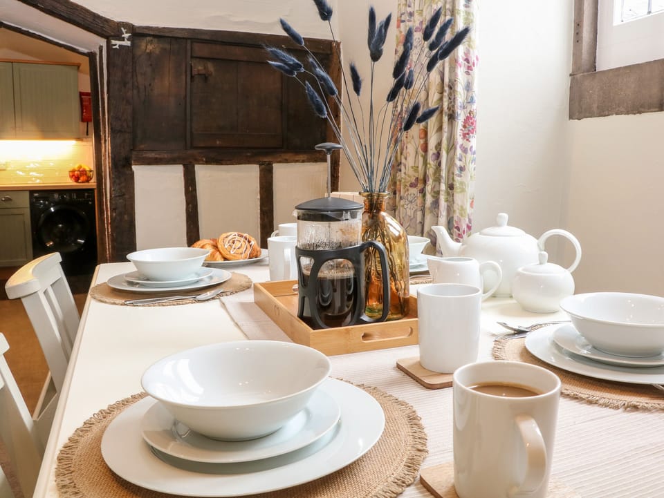 Cottage | Private kitchen | Fridge, dishwasher, toaster, cookware/dishes/utensils