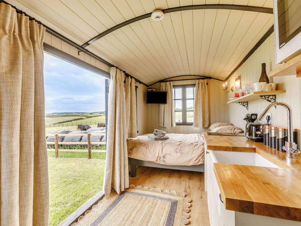 Interior | Daisy&rsquo;s Rest - Quarry Hill Farm, Shipton-Under-Wychwood
