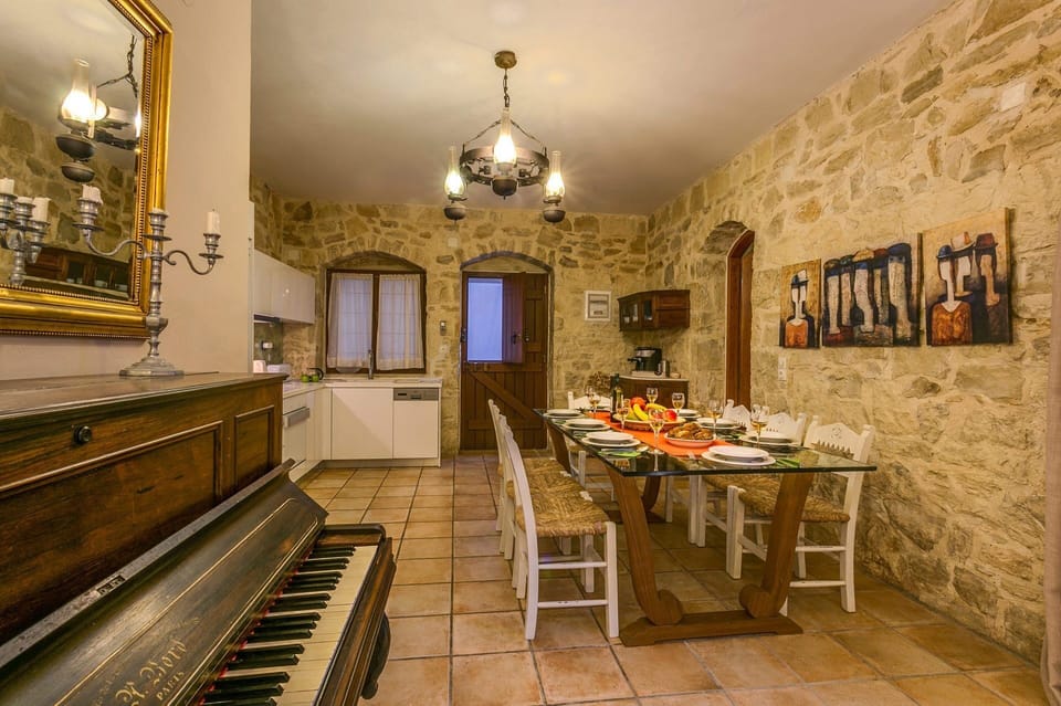 Villa Minos image