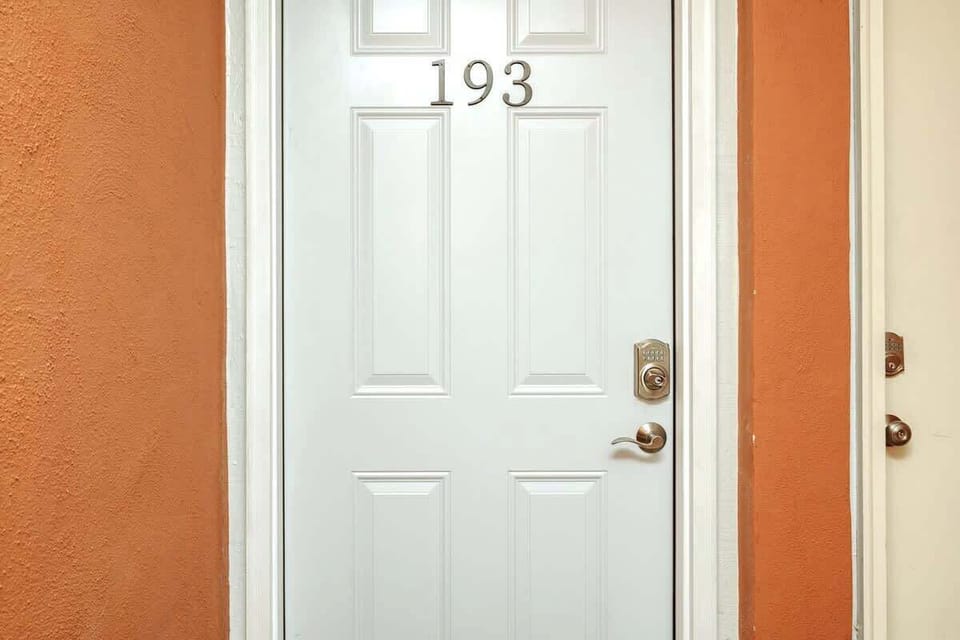 First floor unit, no stairs, no hassle with luggage!