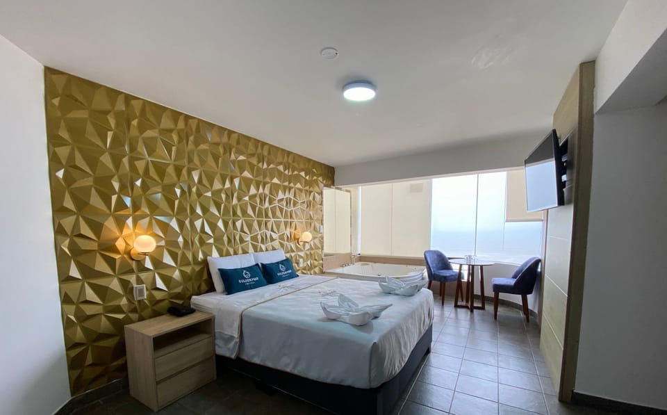 Junior Studio Suite, 1 Queen Bed, Sea View | Down comforters, in-room safe, WiFi (free), bed sheets