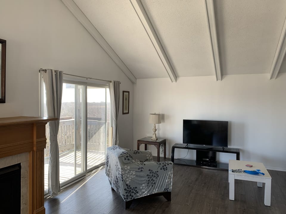 4013 Ocean @nd FL Living room