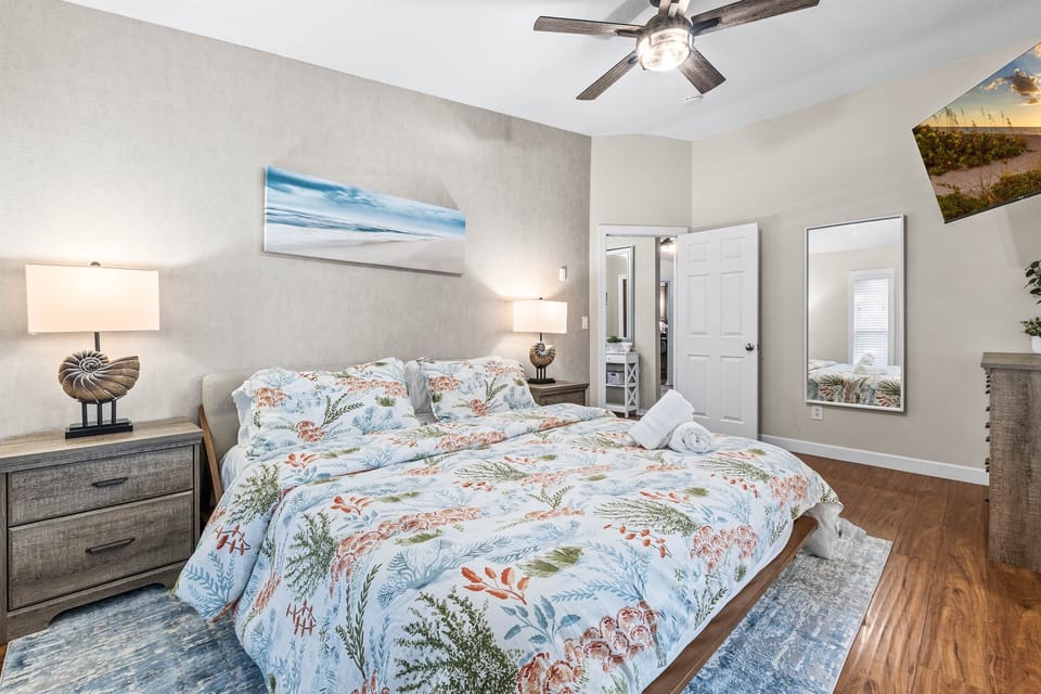 Master bedroom 1 suite with King size mattress and luxury memory foam mattress that will help you sleep better at night. 100% cotton sheets will keep you nice and cool. Master ensuite includes a large50” Roku Smart TV and a large walk in closet and dresser