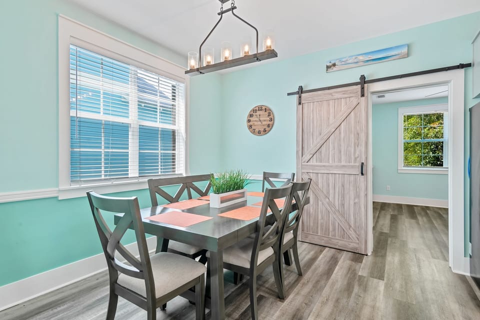 Dining room, dinner anyone?