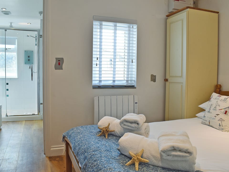 Double bedroom | Trenpeskador - Quarter Deck Apartments, Porth, near Newquay