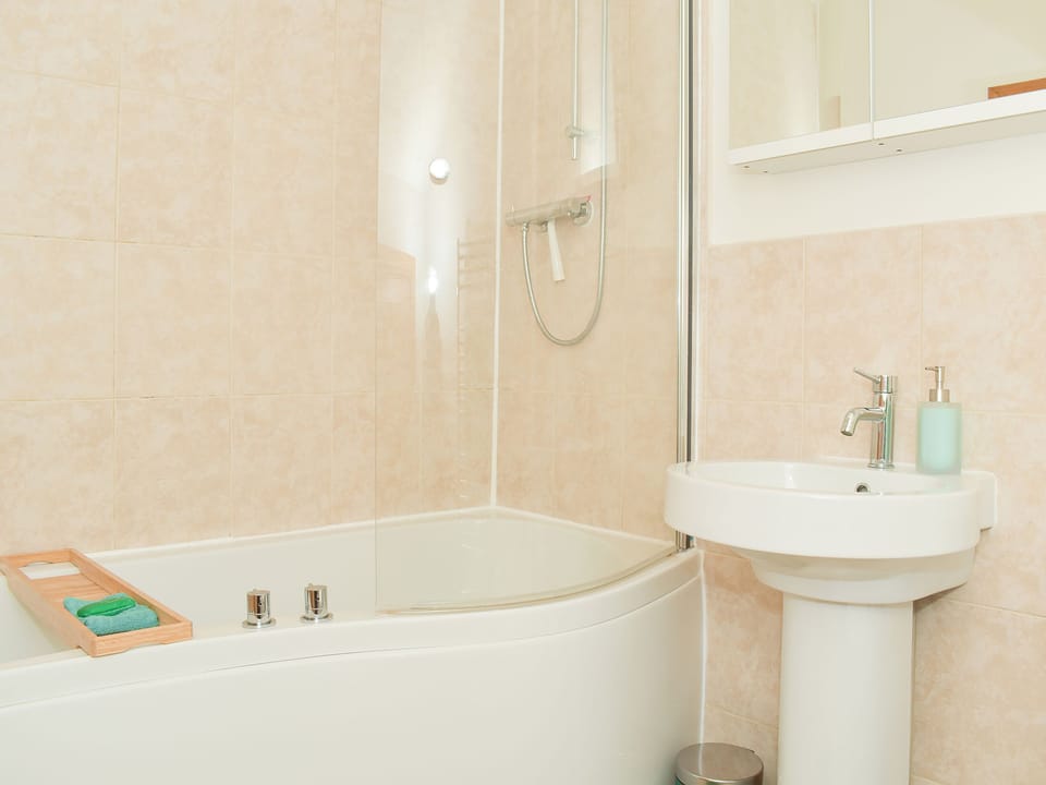 Bathroom | Saddlers Cottage, Melrose