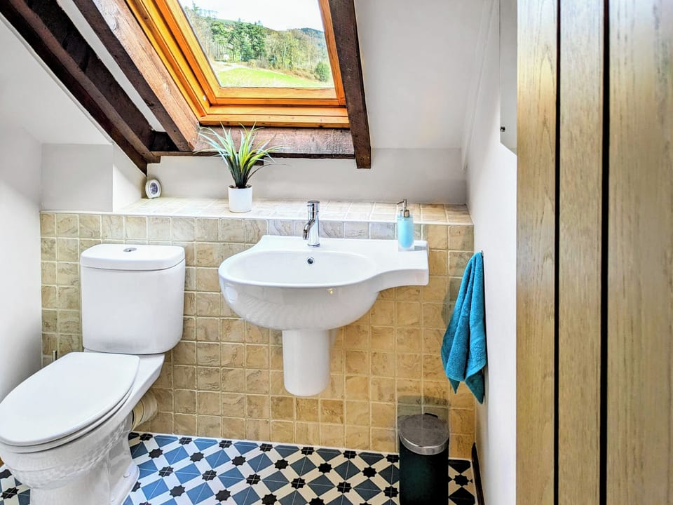 Bathroom | Saddlers Cottage, Melrose