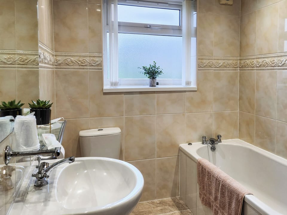 Bathroom | Seven Seasons, Plains, near Glasgow