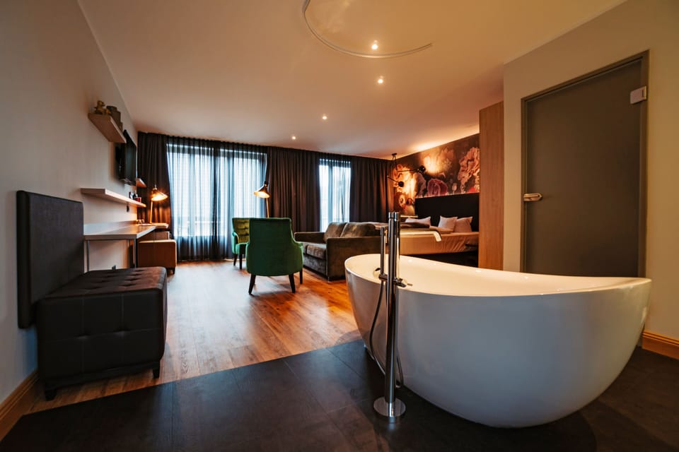 Studio | Minibar, in-room safe, desk, free cribs/infant beds