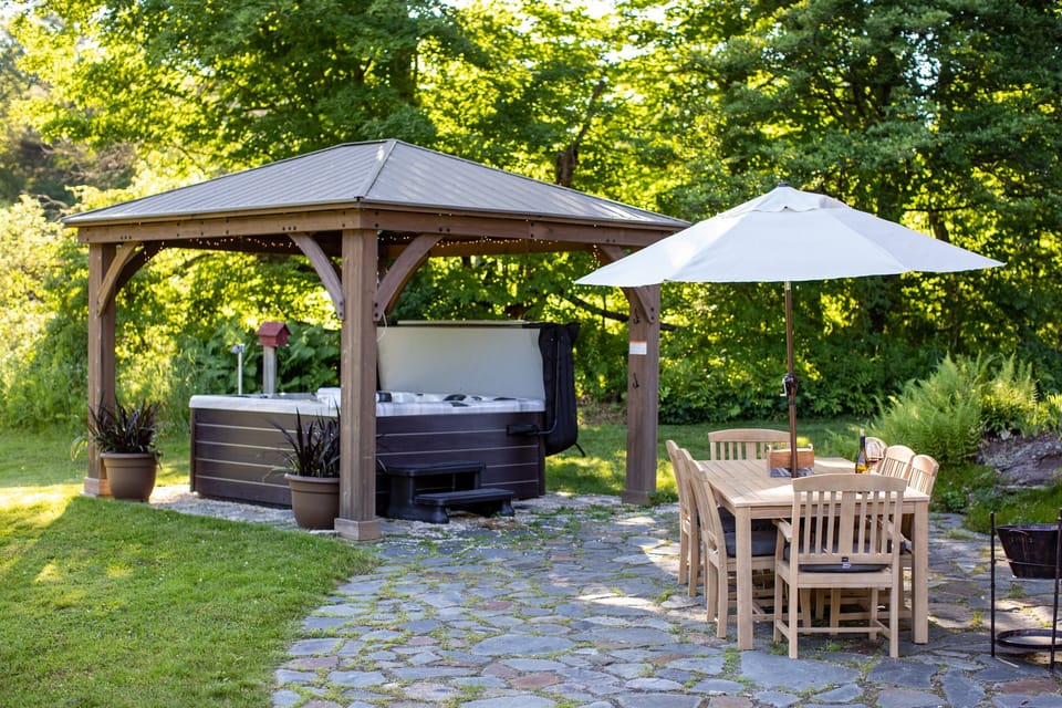 *Outside dining and brand new 6 person hot tub